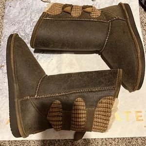 Boots fuzzy inside bear paw